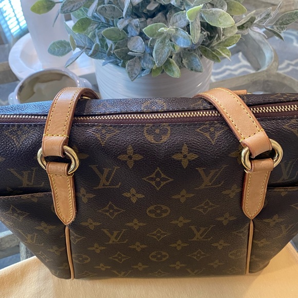 Beautiful LV Totally MM - Picture 9 of 11